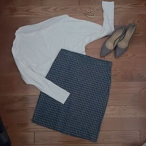 Good Condition Banana Republic Blue Tweed Zip-back Pencil Skirt: Size 6